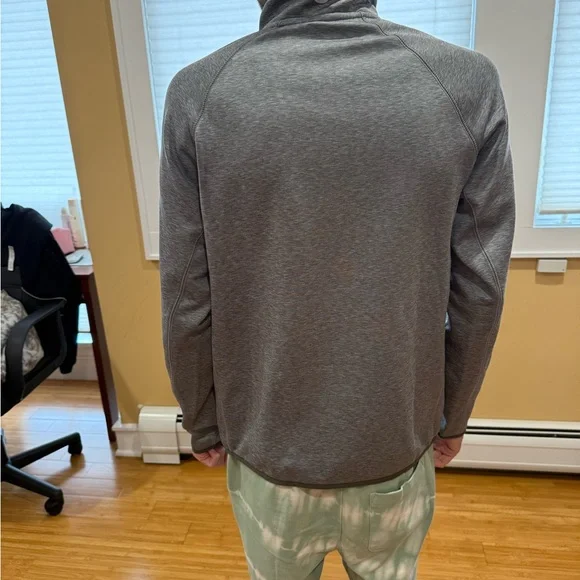 Grey Vineyard Vines Zip Up - Picture 1 of 5